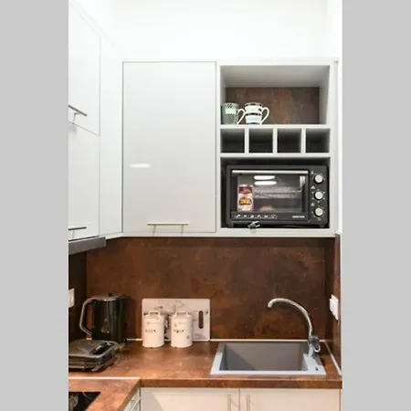 Bella Partenza Studio Apartment